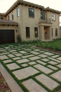 Ideas To Lay A Paver Walkway With Grass In Between Crafty Daily