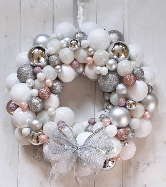 Fantastic DIY Christmas Wreath Ideas With Ball Ornaments - Crafty Daily