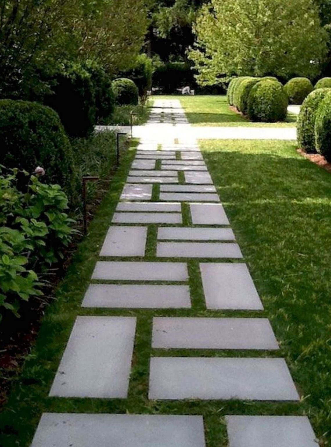 30 Ideas to Lay a Paver Walkway With Grass in Between – Crafty Daily