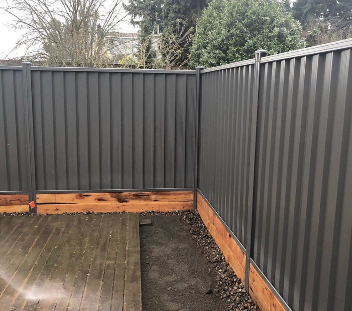 40 Corrugated Metal Fence Ideas to Create a Private Space With a Low ...