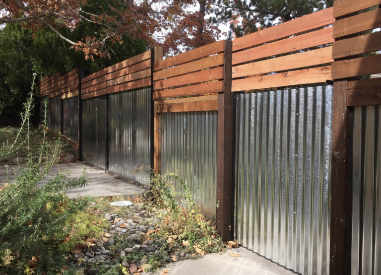 40 Corrugated Metal Fence Ideas to Create a Private Space With a Low ...