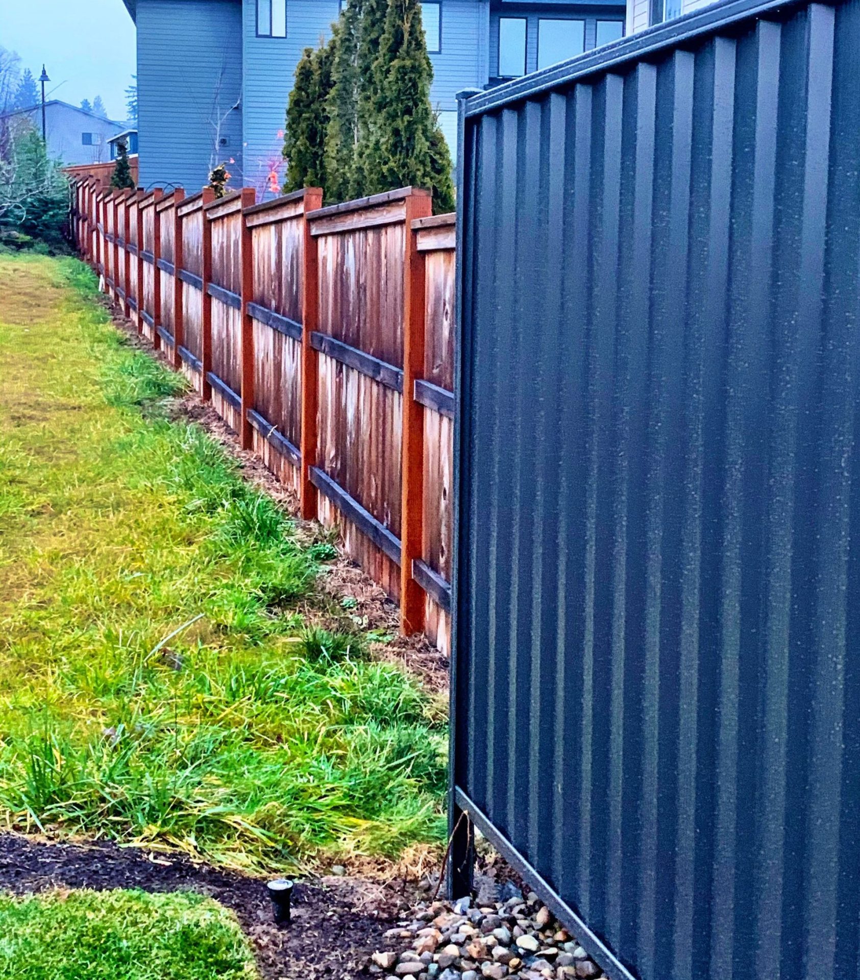 40 Corrugated Metal Fence Ideas to Create a Private Space With a Low