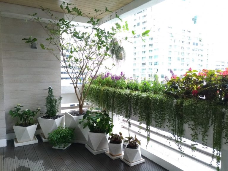 31 Beautiful “Balcony Garden” Ideas to Create Your Outdoor Oasis