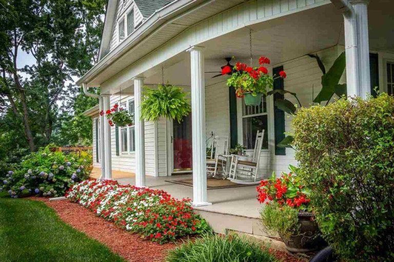31 Front Porch Decorating Ideas With Plants for More Space