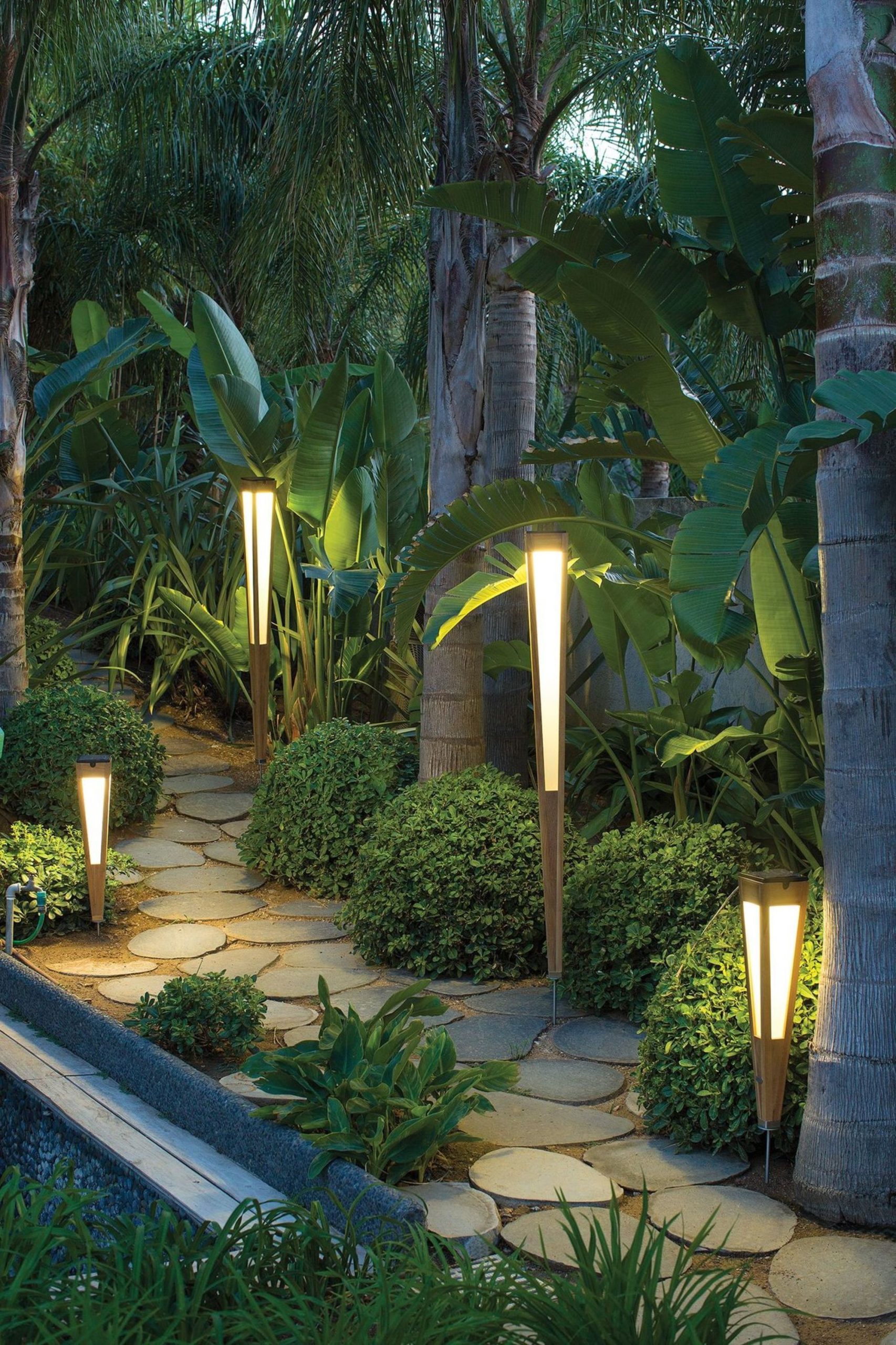 32 Garden Lighting Ideas to Illuminate Your Outdoor Space – Crafty Daily