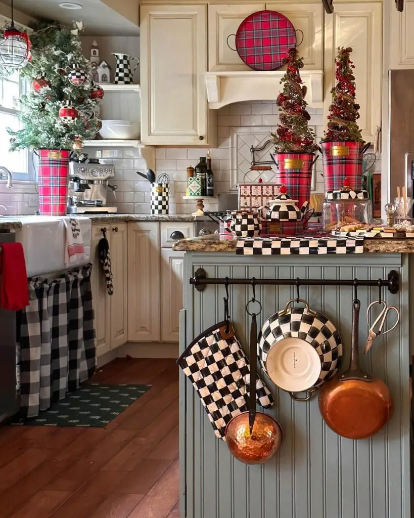 62 Charming Christmas Decor Ideas for Kitchens Crafty Daily